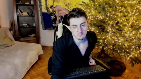 Snapshot of juliandylan chatting on 12.31.24 JulianDylan online show from 12.31.24