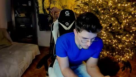 Snapshot of juliandylan chatting on 01.05.25 JulianDylan online show from 01.05.25
