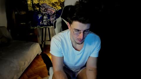 Snapshot of juliandylan chatting on 01.08.25 JulianDylan online show from 01.08.25