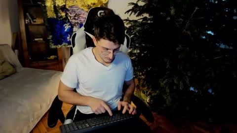 Snapshot of juliandylan chatting on 01.08.25 JulianDylan online show from 01.08.25