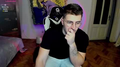 Snapshot of juliandylan chatting on 01.25.25 JulianDylan online show from 01.25.25