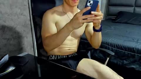 Snapshot of juliansexxx16 chatting on 10.16.25 Julian online show from 10.16.25