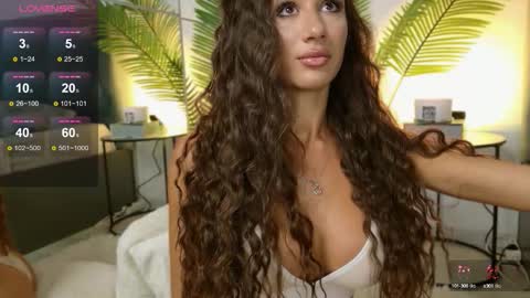 JuliaQuin online show from 09.24.25