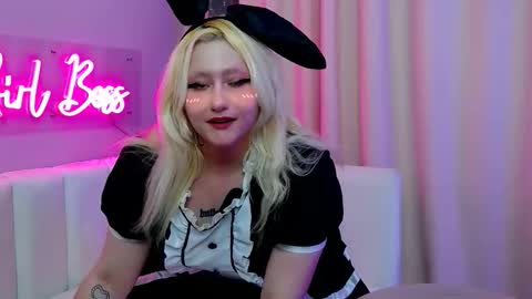 Snapshot of juliasharkk chatting on 10.26.25 JuliaSharkk online show from 10.26.25