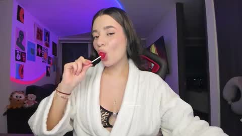 Snapshot of julidavila chatting on 02.02.26 Jeimy Help me to reach 100 thumbs up online show from 02.02.26