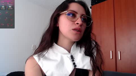 Snapshot of julie_autmn_ chatting on 01.21.25 yules online show from 01.21.25