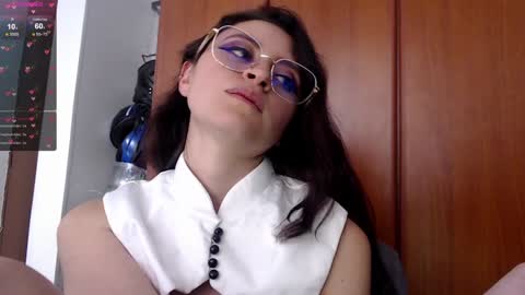 Snapshot of julie_autmn_ chatting on 01.21.25 yules online show from 01.21.25