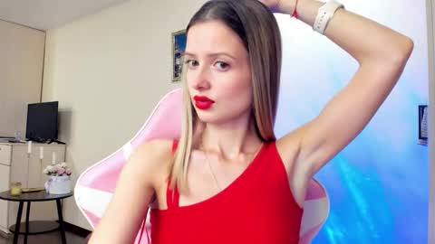 Snapshot of julie_flores chatting on 10.05.25 Julie online show from 10.05.25