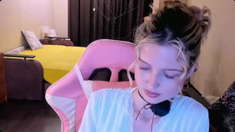 Julie online show from 11.14.25