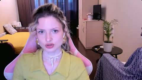 Julie online show from 03.31.26