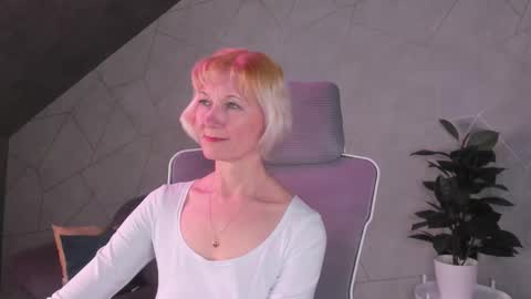 Julie Lucasss online show from 03.28.26