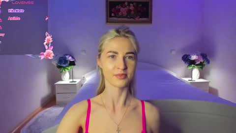 Snapshot of julieblazex chatting on 05.28.26 julieblazex online show from 05.28.26
