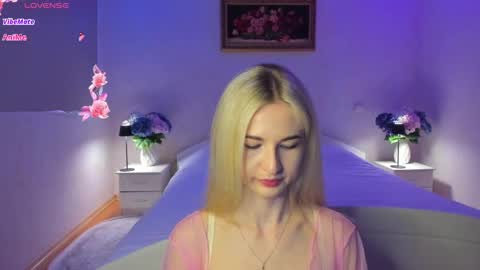 Snapshot of julieblazex chatting on 05.30.26 julieblazex online show from 05.30.26