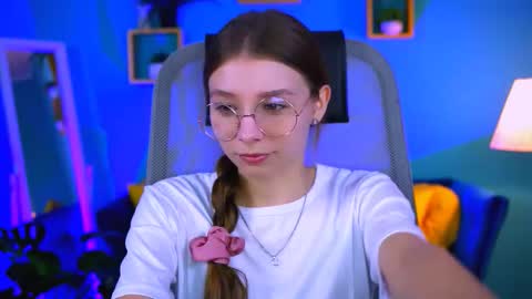 juliedaniel online show from 09.30.25