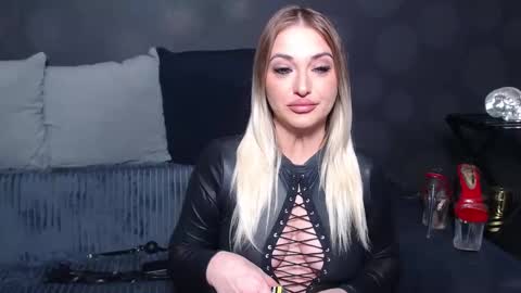 julia online show from 03.25.26