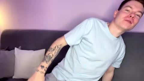 Snapshot of julielourens chatting on 09.20.25 Julie and Thomas online show from 09.20.25