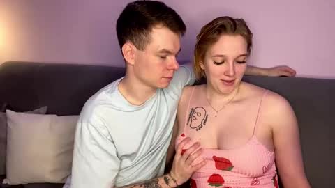 Snapshot of julielourens chatting on 09.22.25 Julie and Thomas online show from 09.22.25