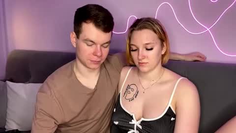 Snapshot of julielourens chatting on 10.04.25 Julie and Thomas online show from 10.04.25