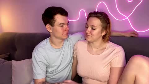 Snapshot of julielourens chatting on 10.13.25 Julie and Thomas online show from 10.13.25