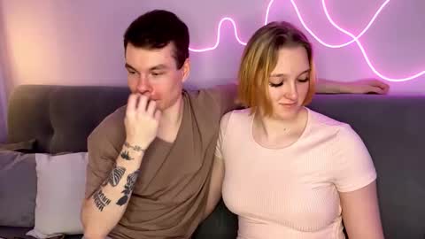 Snapshot of julielourens chatting on 10.15.25 Julie and Thomas online show from 10.15.25