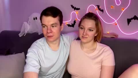 Snapshot of julielourens chatting on 10.27.25 Julie and Thomas online show from 10.27.25