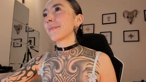 juliet_sourire online show from 01.25.25