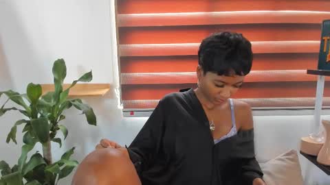 Snapshot of julieta__cooper chatting on 10.14.25 Juli online show from 10.14.25