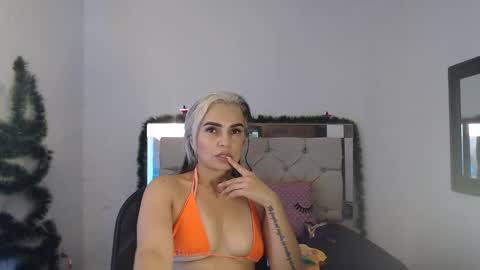 julieta__fox_ online show from 12.23.24