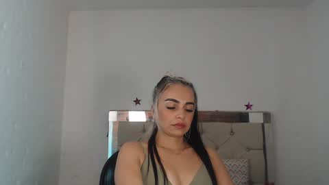 julieta__fox_ online show from 01.14.25