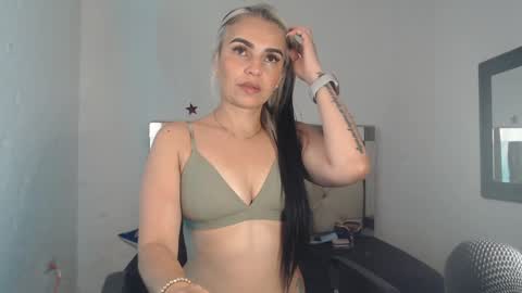 julieta__fox_ online show from 01.14.25