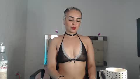 julieta__fox_ online show from 01.17.25