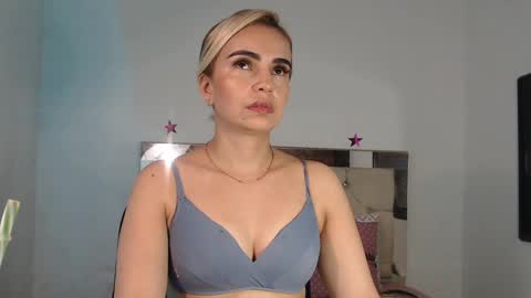 julieta__fox_ online show from 03.08.25