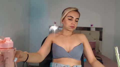 julieta__fox_ online show from 03.08.25