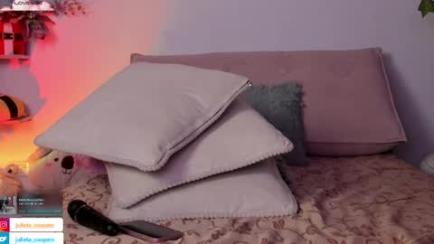 Juli  online show from 02.18.25