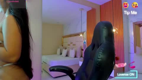 Snapshot of julieta_rose__ chatting on 10.21.25     online show from 10.21.25