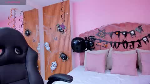 Snapshot of julieta_rose__ chatting on 10.22.25     online show from 10.22.25