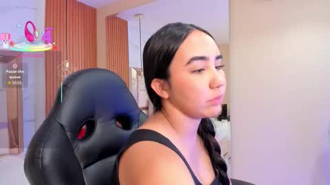 Snapshot of julieta_rose__ chatting on 10.27.25     online show from 10.27.25