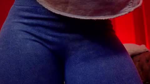 Snapshot of julieta_russell chatting on 09.23.25  Julieta  online show from 09.23.25