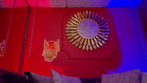 Snapshot of julieta_russell chatting on 09.25.25  Julieta  online show from 09.25.25