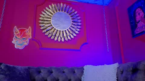 Snapshot of julieta_russell chatting on 10.11.25  Julieta  online show from 10.11.25