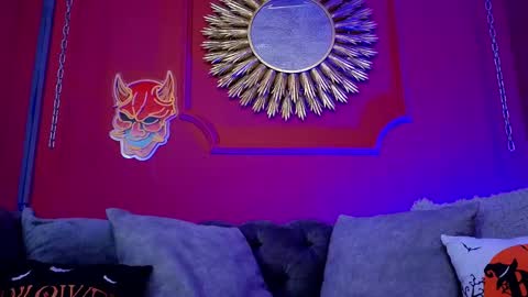 Snapshot of julieta_russell chatting on 10.13.25  Julieta  online show from 10.13.25