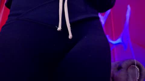 Snapshot of julieta_russell chatting on 10.16.25  Julieta  online show from 10.16.25