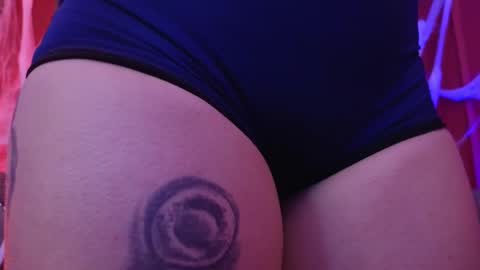 Snapshot of julieta_russell chatting on 10.18.25  Julieta  online show from 10.18.25