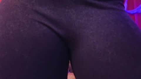 Snapshot of julieta_russell chatting on 10.20.25  Julieta  online show from 10.20.25