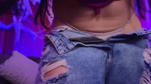 Snapshot of julieta_russell chatting on 10.28.25  Julieta  online show from 10.28.25