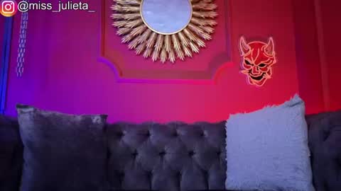 Snapshot of julieta_russell chatting on 06.19.26 Julieta online show from 06.19.26