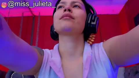 Snapshot of julieta_russell chatting on 07.04.26 Julieta online show from 07.04.26