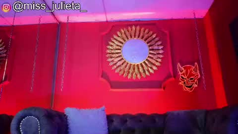 Snapshot of julieta_russell chatting on 07.14.26 Julieta online show from 07.14.26