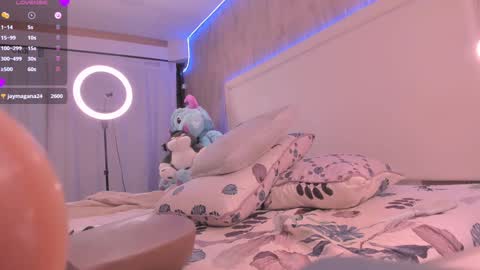 Julieta Vargas online show from 01.05.25