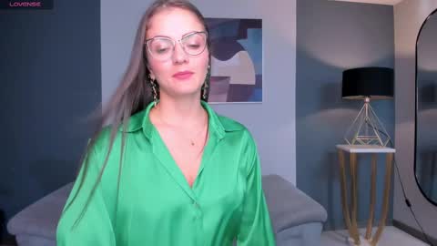 Snapshot of juliettabasset chatting on 02.23.25 JULIETTA online show from 02.23.25